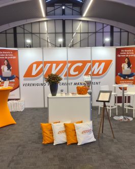 Bedrukte beurswand in frame per paneel 96,6x242cm