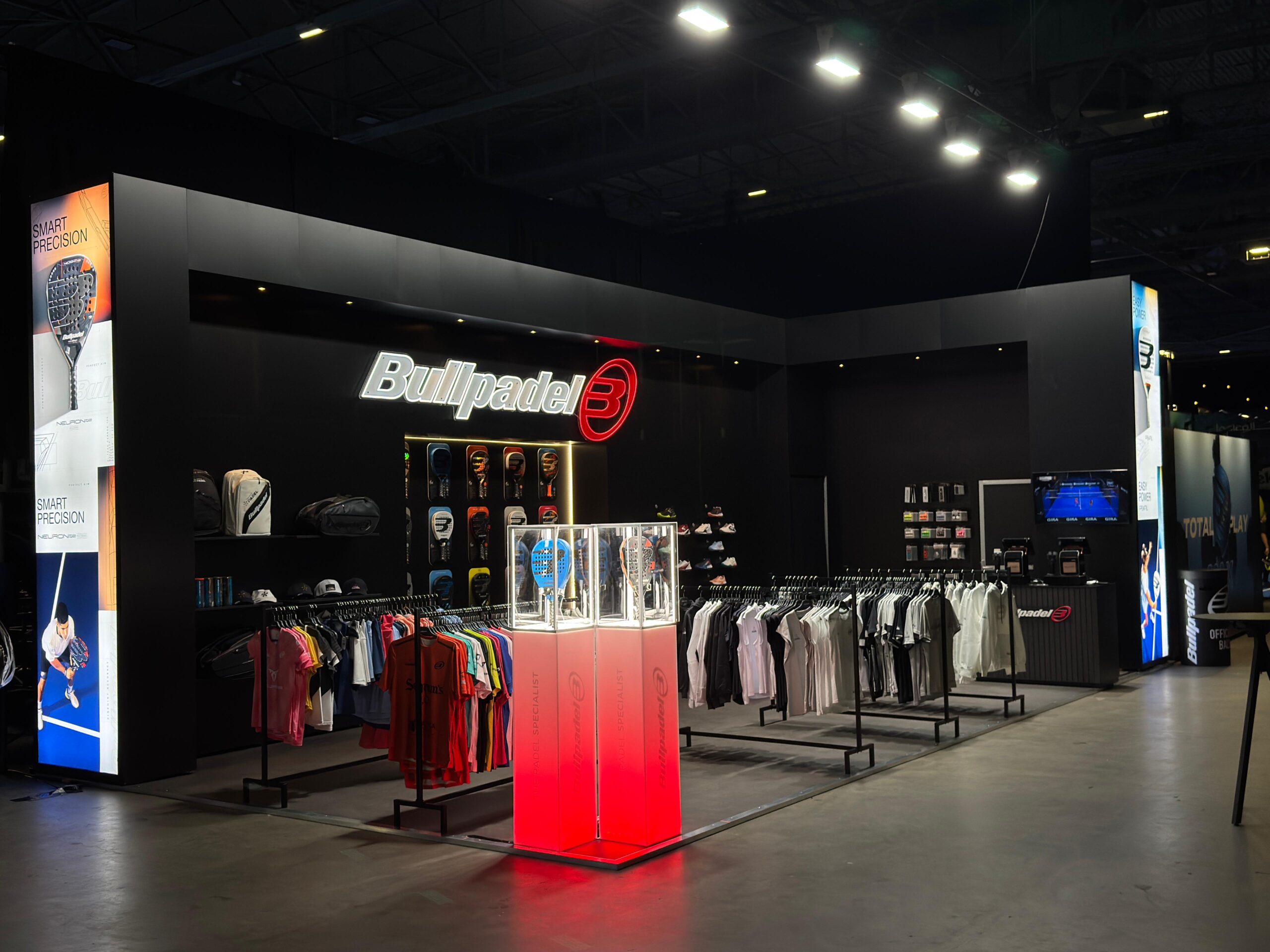 Bullpadel Stand met Custom LED Logo