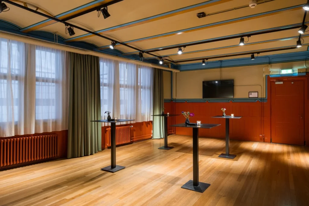 Beurs van Berlage Amsterdam — Red Room Lounge — Photo 3