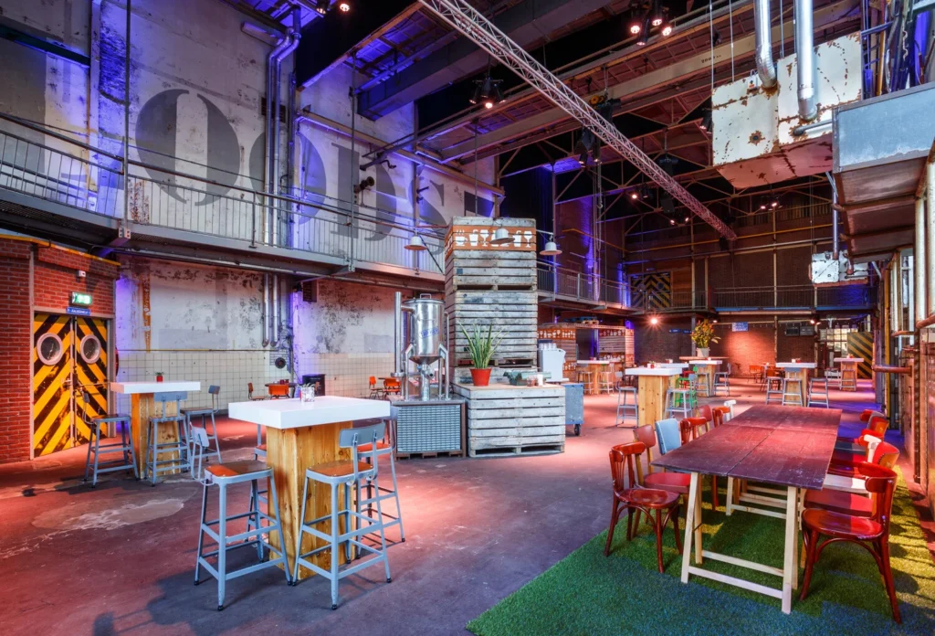 DeFabrique – Loods 7 – Kalvermelkfabriek---Loods-7---leeg---inrichting---catering---statafels--2-