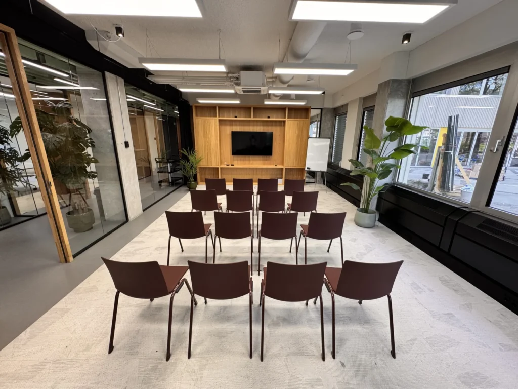 Dotslash Utrecht – locatie – Boardroom ./sudo Theater-opstelling