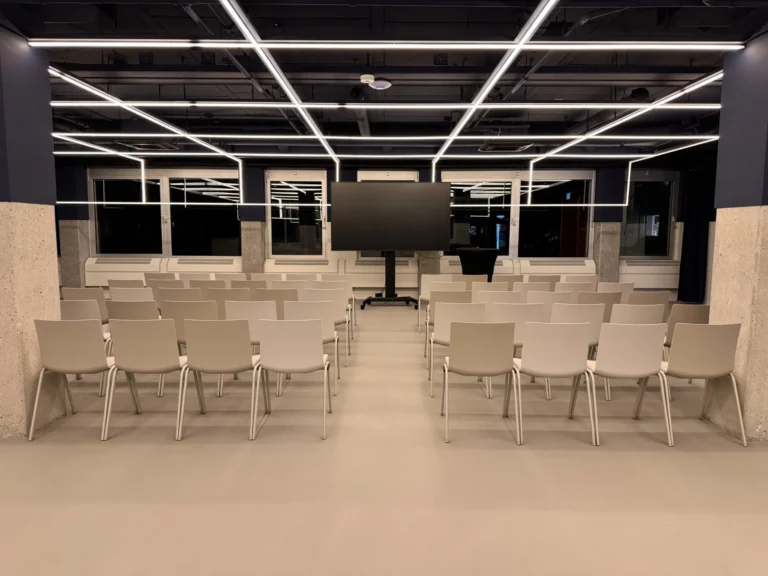 Dotslash Utrecht – Eventspace The Grid – Event Space The Grid Theater-opstelling