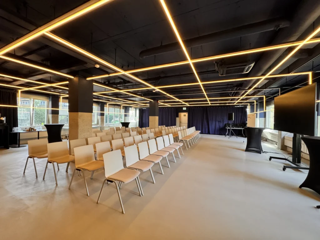 Dotslash Utrecht – locatie – Event Space The Grid Theater-opstelling (1)