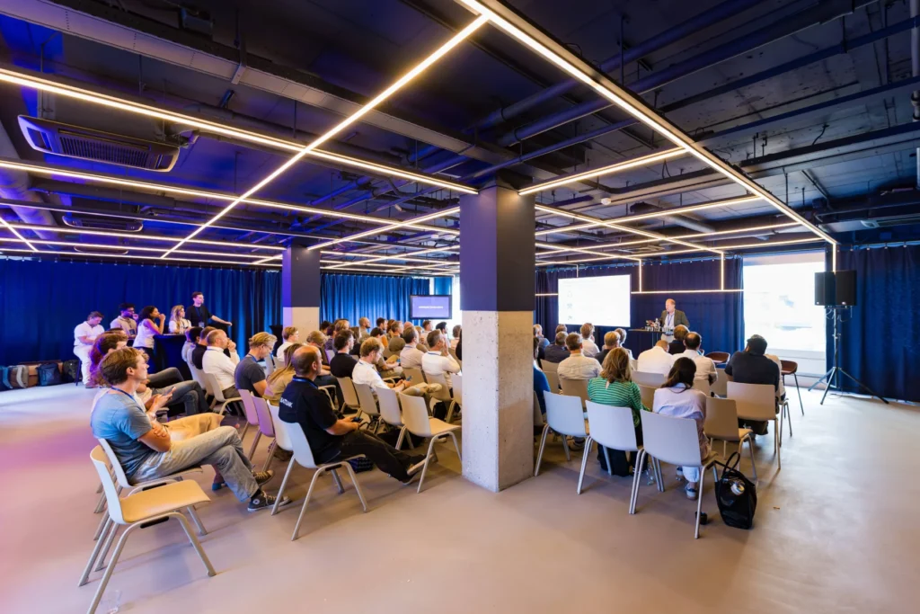 Dotslash Utrecht – locatie – Event Space The Grid Theater-opstelling (6)