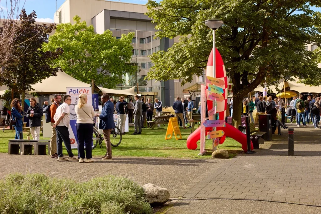Dotslash Utrecht Binnenplaats tijdens Crossroads festival