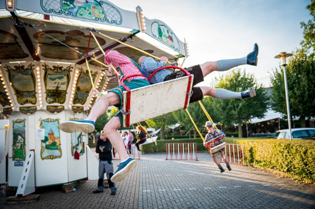 Hart van Holland – locatie – Kermis op de parkeerplaats