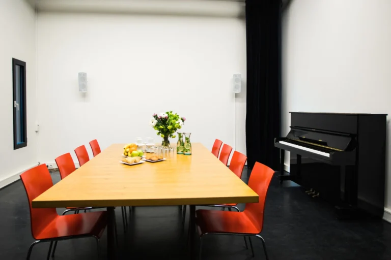 ijVENUES & Movenpick Hotel Amsterdam City Centre – A - Meeting room – Meetingroom