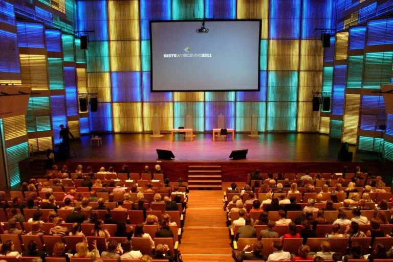 ijVENUES & Movenpick Hotel Amsterdam City Centre – B - Grote Zaal – GZ-middenpad004