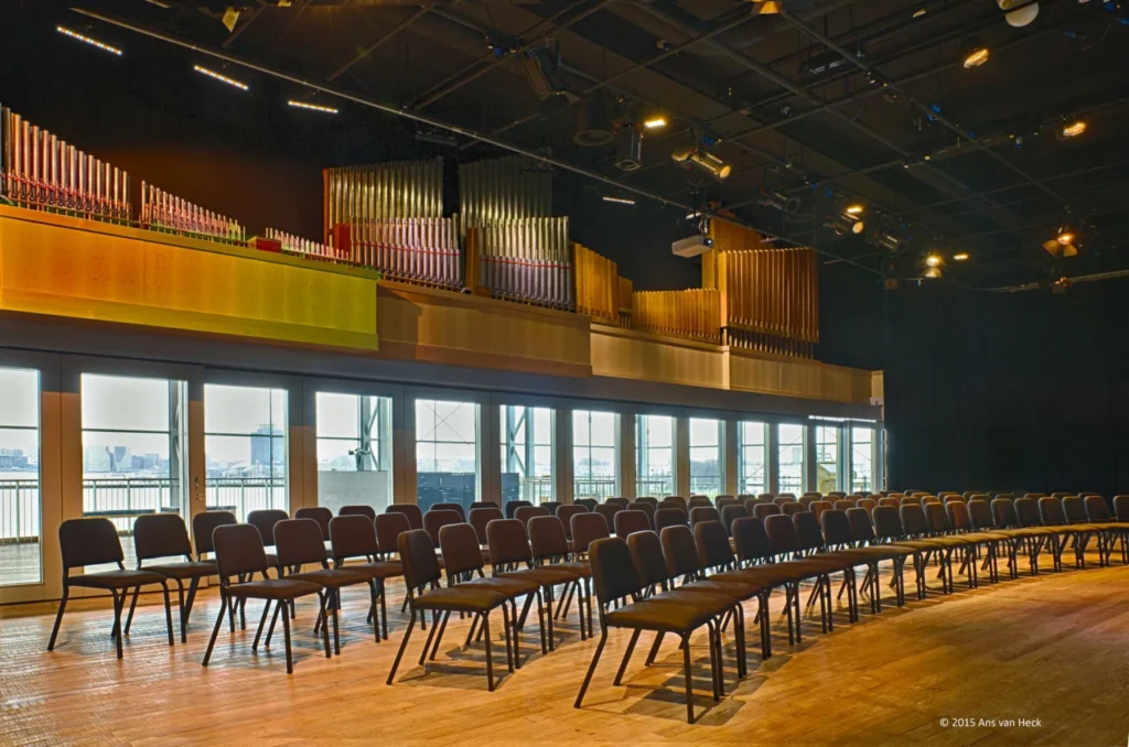 ijVENUES & Movenpick Hotel Amsterdam City Centre — B - Small Hall and Foyerdeck 3 — Conference setting 1