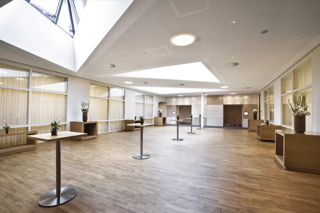 ijVENUES & Movenpick Hotel Amsterdam City Centre – C - Atrium Foyer – 1.-Atrium-Foyer
