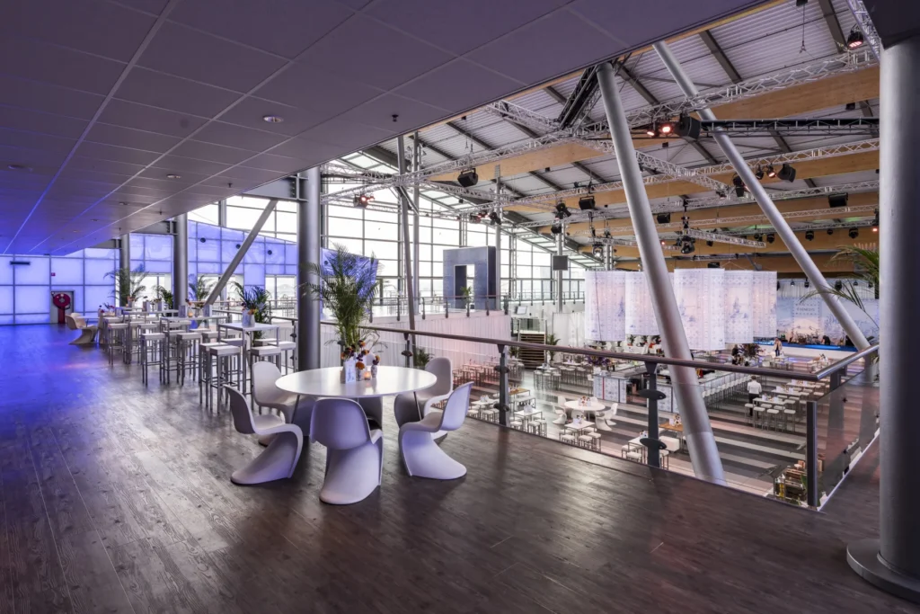 ijVENUES & Movenpick Hotel Amsterdam City Centre — D - Promenade Deck — Dining 2