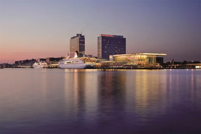 ijVENUES & Movenpick Hotel Amsterdam City Centre