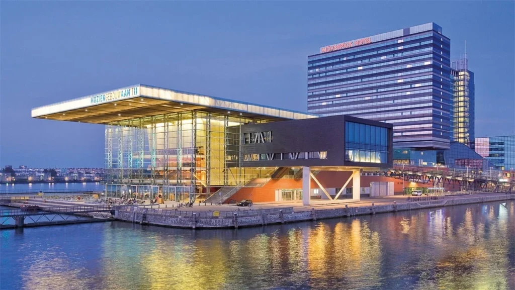 ijVENUES & Movenpick Hotel Amsterdam City Centre – locatie – foto 2