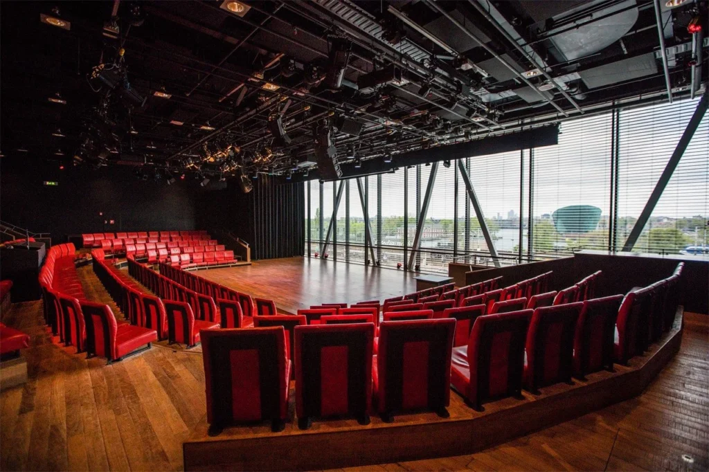 ijVENUES & Movenpick Hotel Amsterdam City Centre – locatie – foto 21