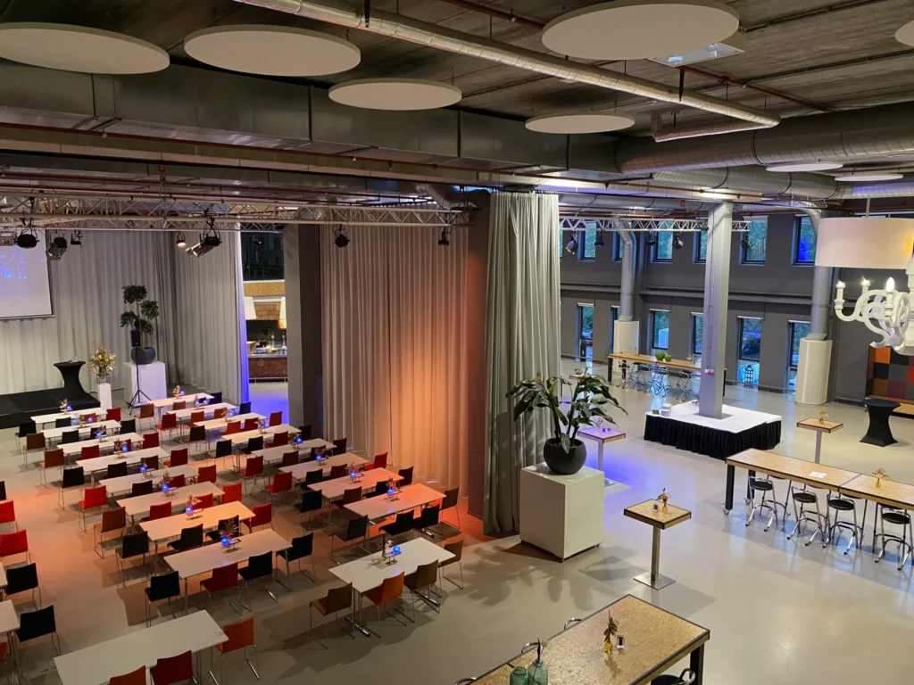 Lumen Hotel & Events – Centrale Plein – Dankzij de gordijnen is het Centrale Plein gemakkelijk op te delen in subruimtes