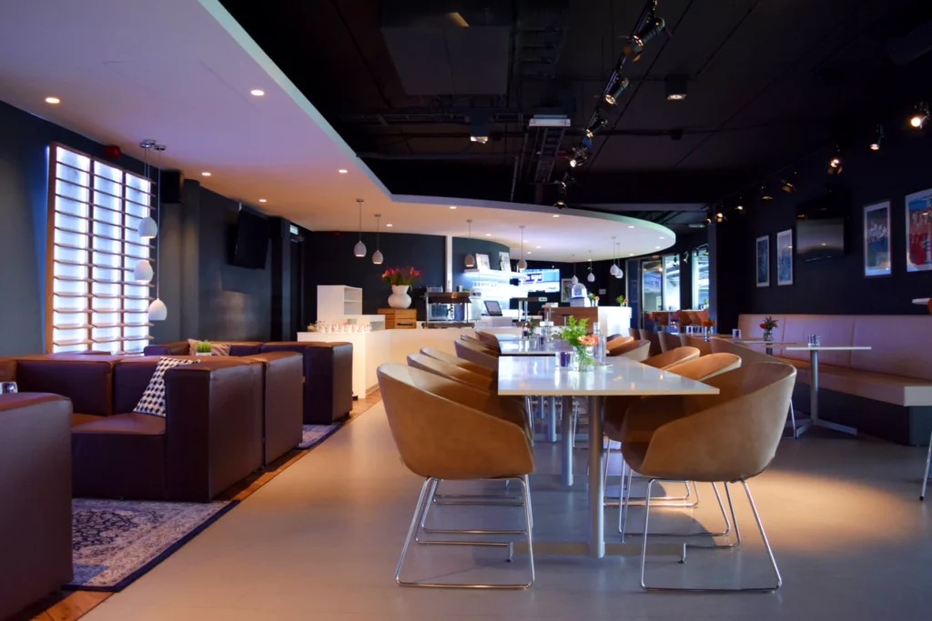 Lumen Hotel & Events – locatie – De Business Loge Plus heeft een warme en luxe uitstraling