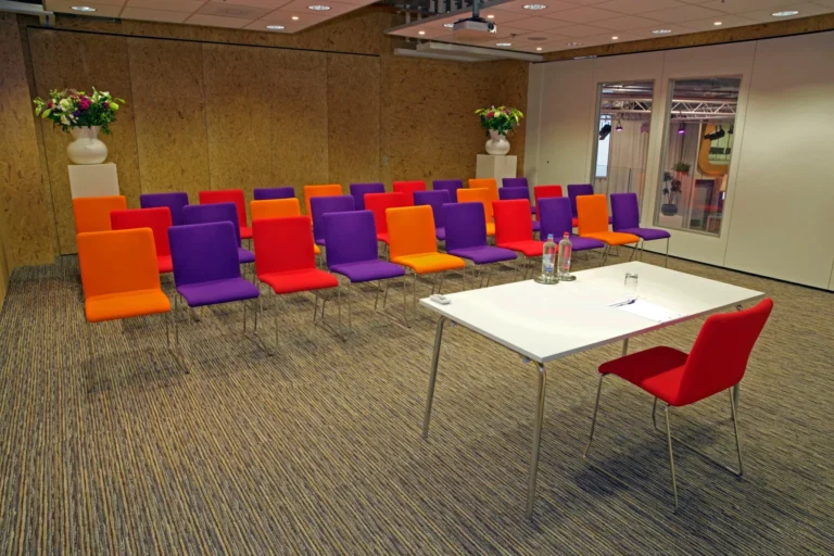Lumen Hotel & Events – Meetingroom 25 – 44.-MR25---theater