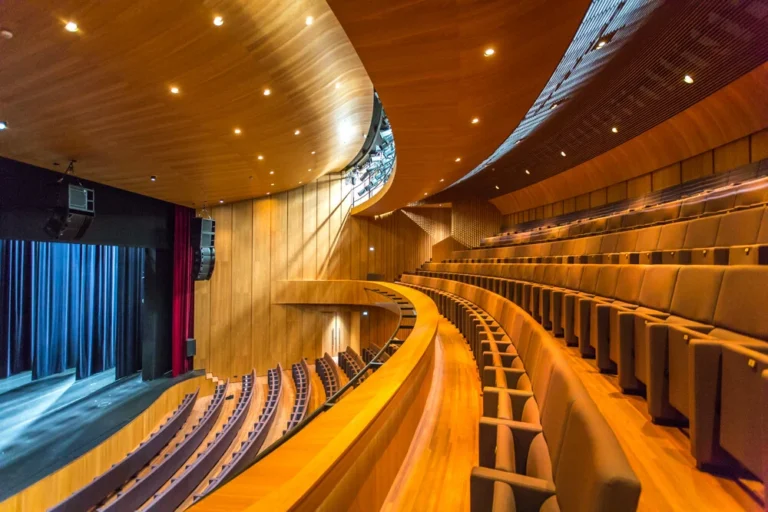 Singer Laren — Theatre — Interior 1